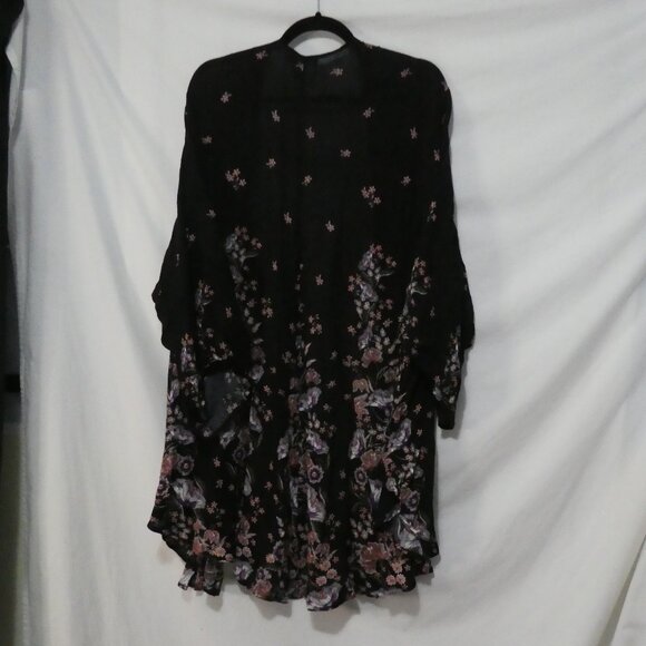 TORRID | 1/2 | Floral Open Front Kimono Jacket - Picture 2 of 16